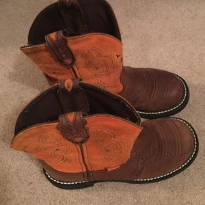 Justin Gypsy round-toe boots