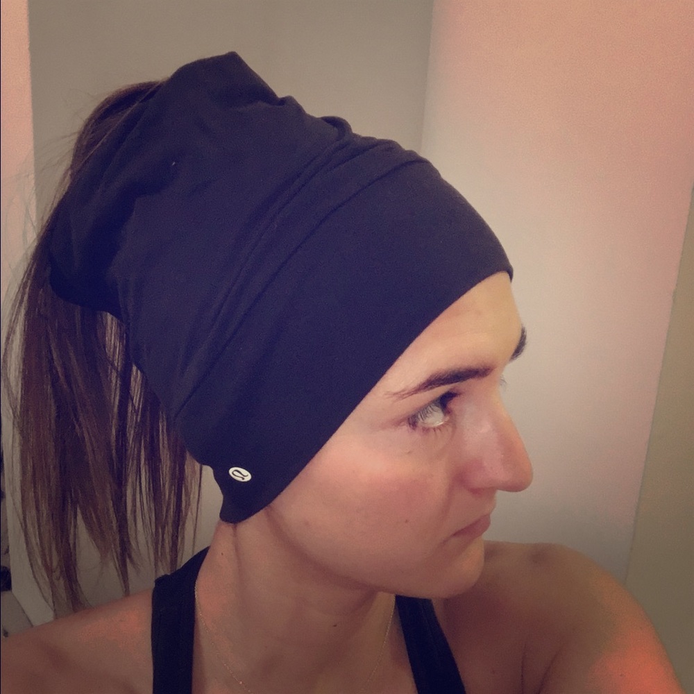 Lululemon hat with ponytail hole