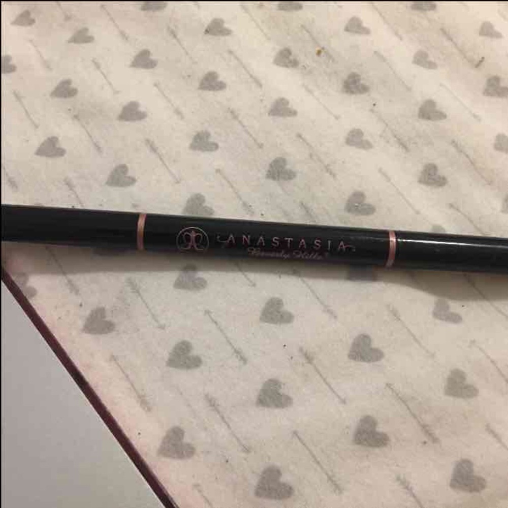 Anastasia Beverly Hills brow definer