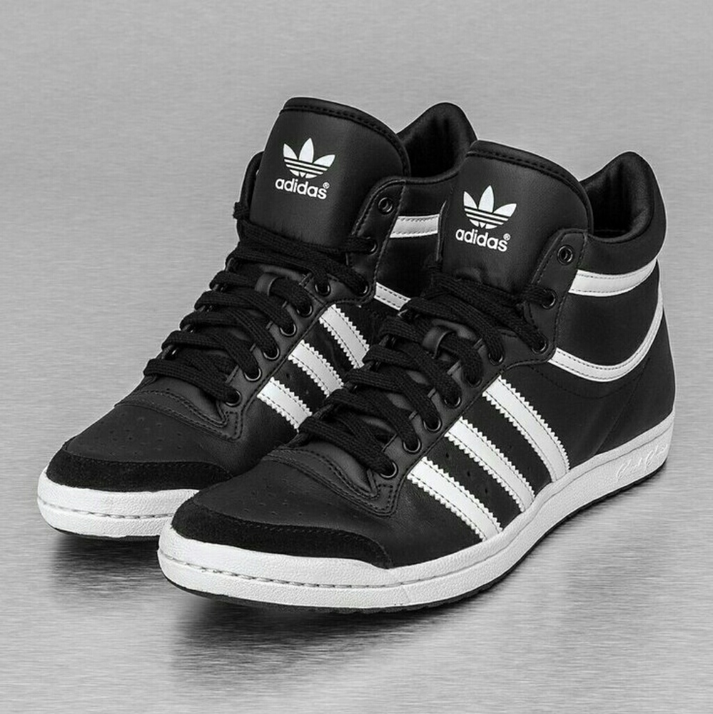 Woman's Adidas Originals sneakers