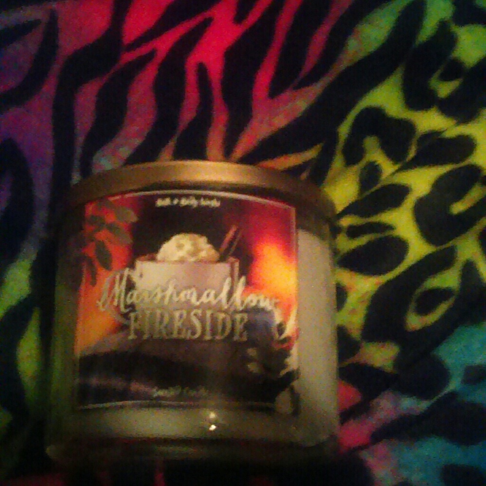Bath and body works 3 Wick candle