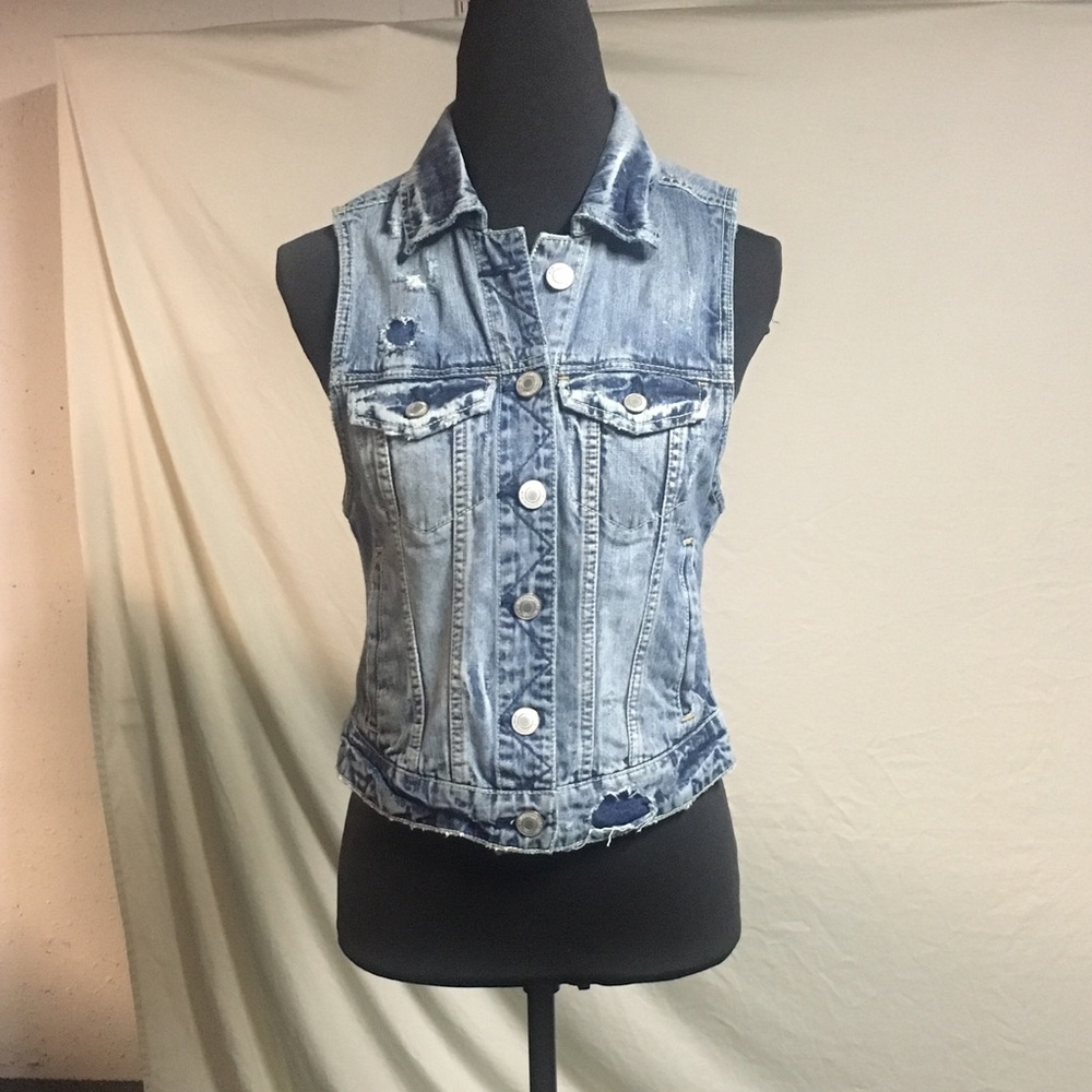 Super cute American Eagle blue jean vest