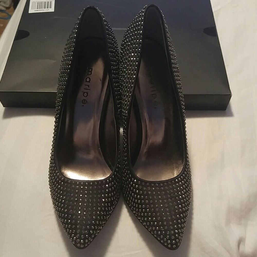 Beautiful sparkle high heels ??