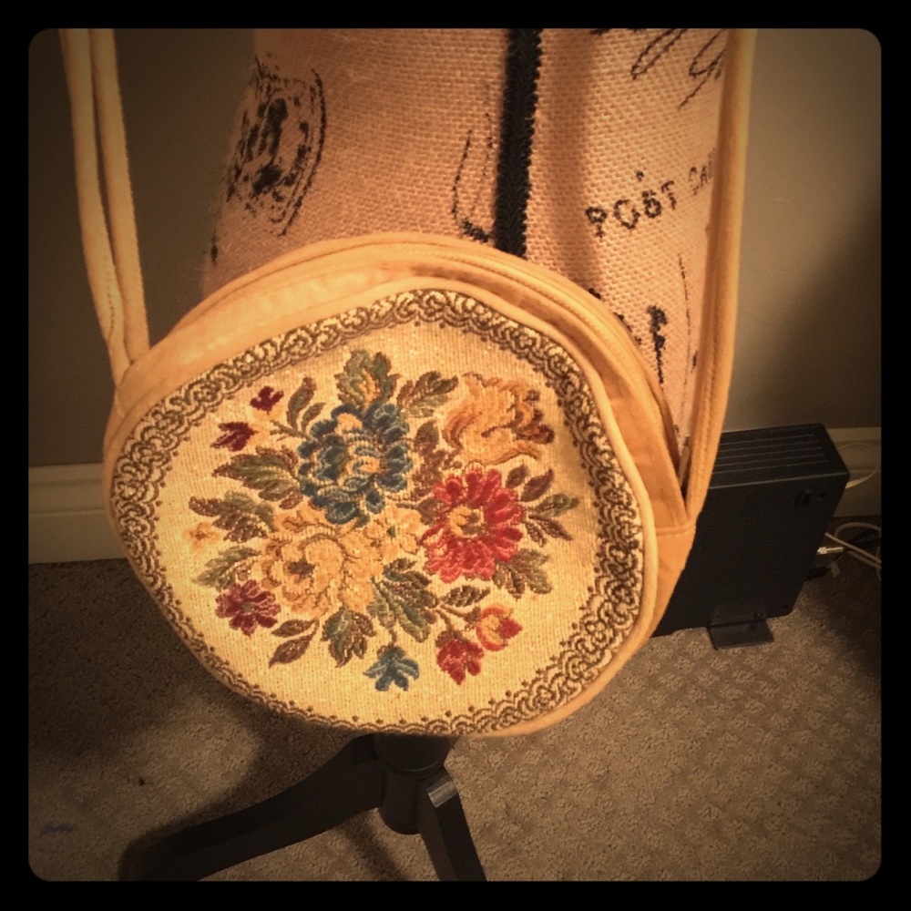 70s circle tapestry purse