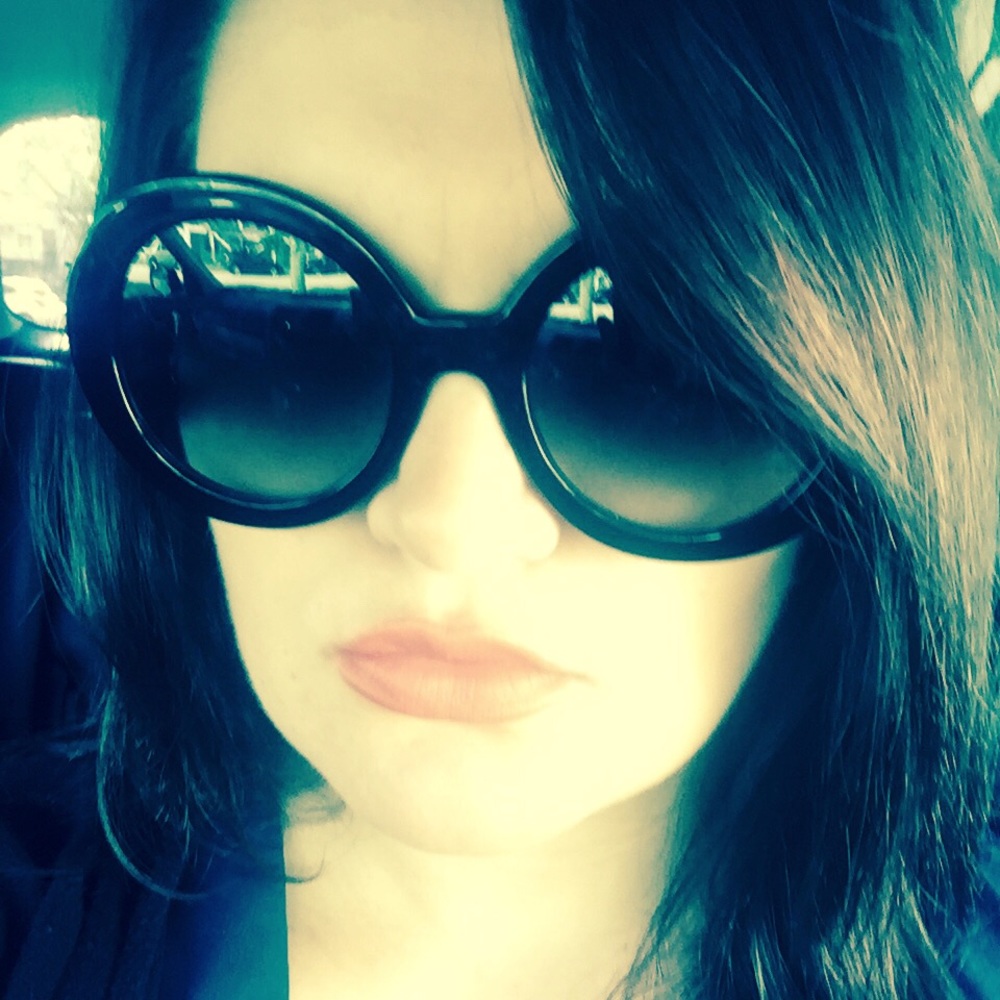 Meet your Posher, Jonida