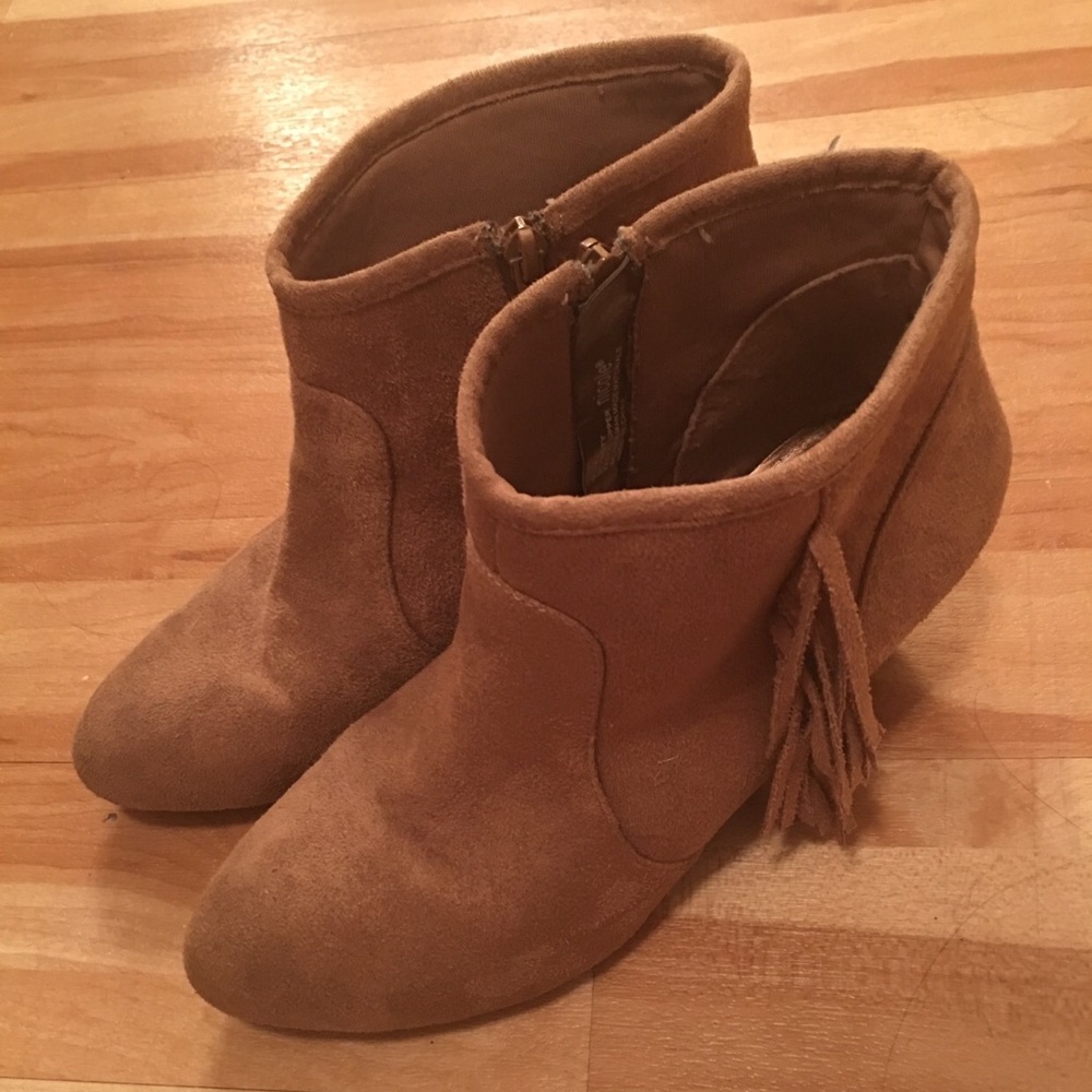 ✨NICOLE SUEDE LIGHT BROWN BOOTIES! 💕