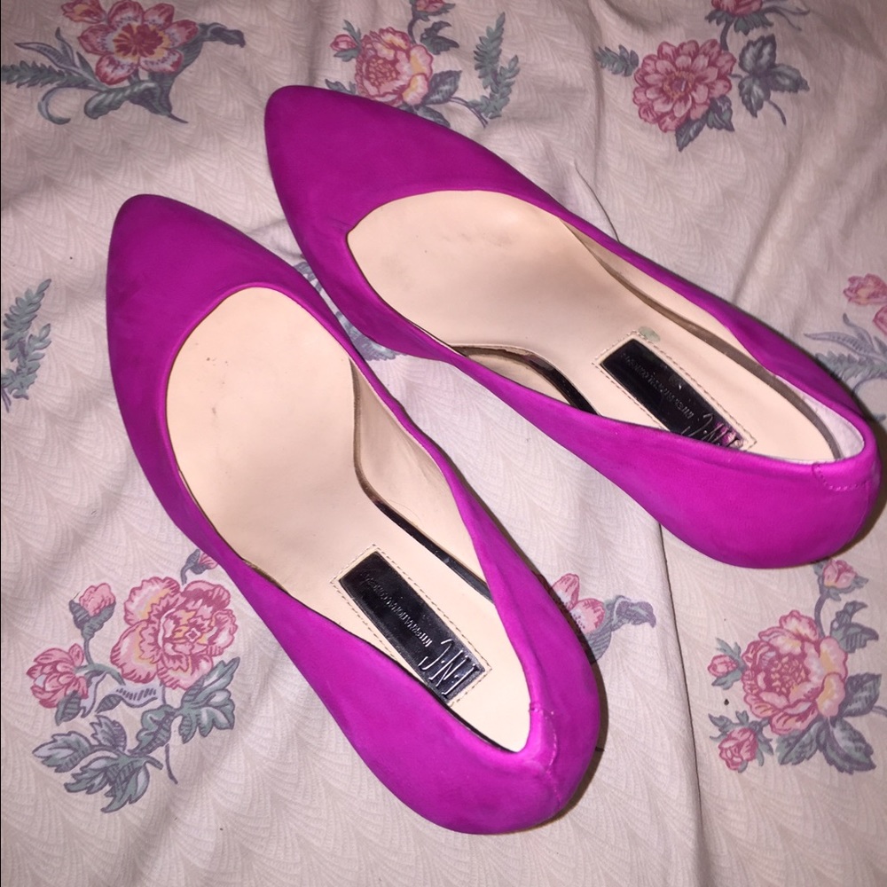 Pink pumps