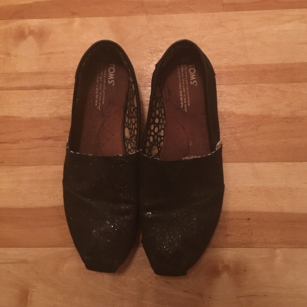USED BLACK SPARKLY TOMS!