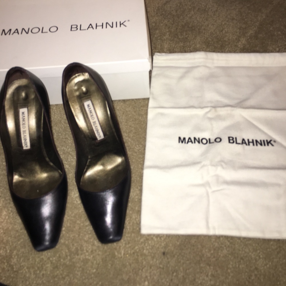 Manolo Blahnik black leather cap toe heels