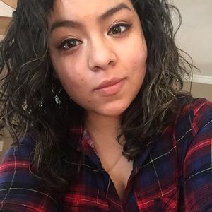 Meet your Posher, Anahi