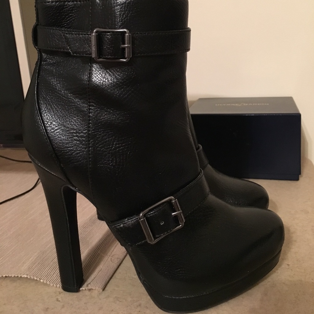 Vera Wang booties