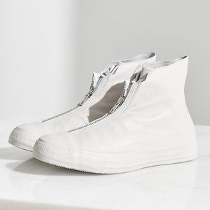 *NEVER WORN* LEATHER CONVERSE HIGH TOP SNEAKERS