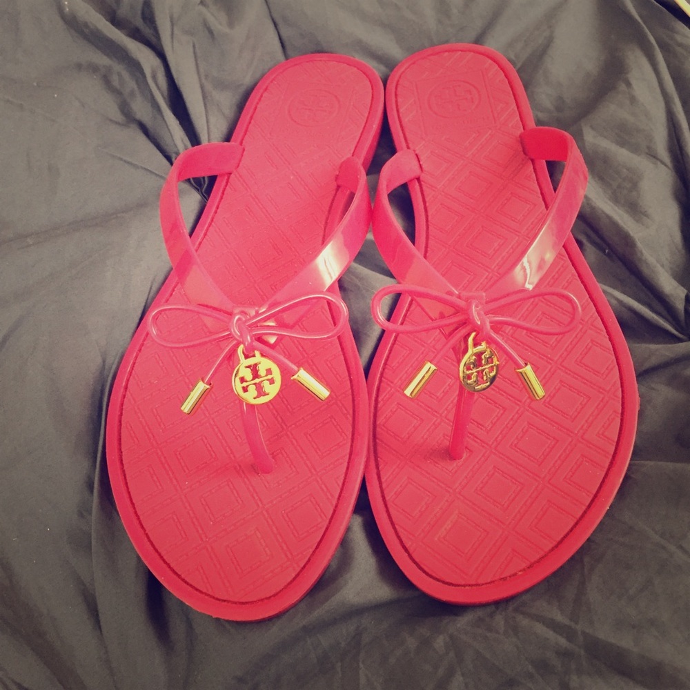 Like new Tory Burch sandals. Flip flops! In pink