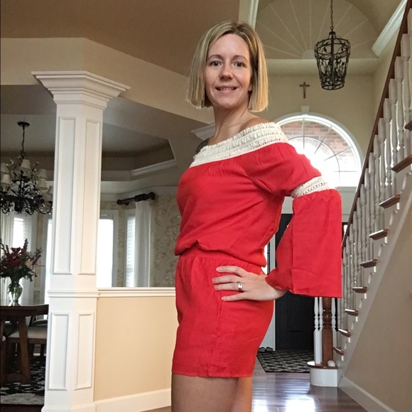 😍😍red/cream off the shoulder romper - Picture 5 of 8