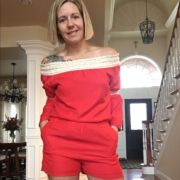 😍😍red/cream off the shoulder romper - Picture 6 of 8