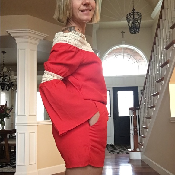 😍😍red/cream off the shoulder romper - Picture 7 of 8