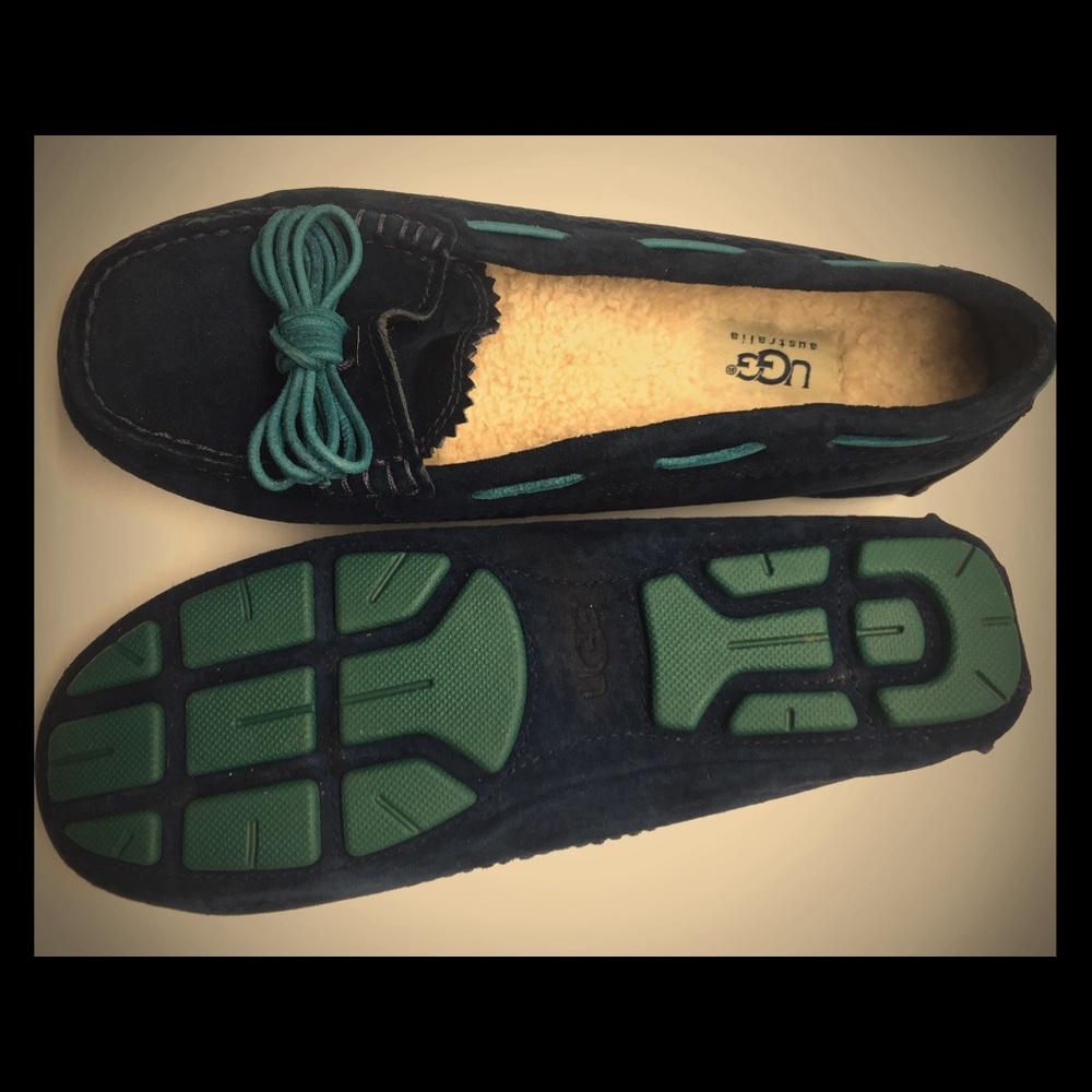 New Ugg, navy with teal accents Dakota slipper