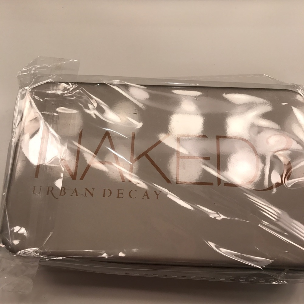 Urban Decay Naked 3 makeup brushes