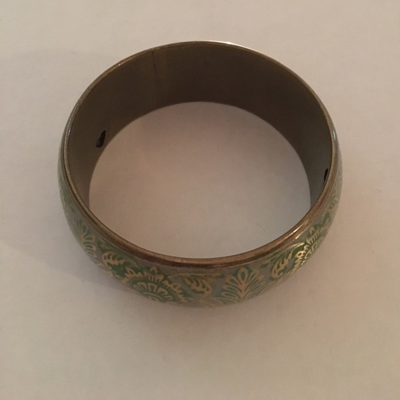 Golden cuff with green and grey artwork - Picture 3 of 4