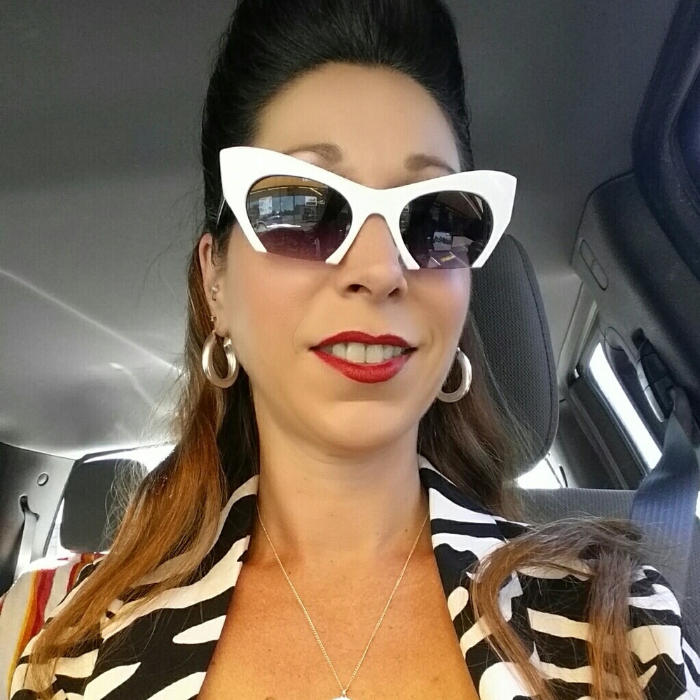 Meet your Posher, Sabrina