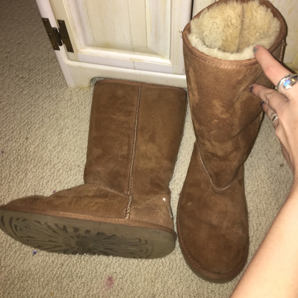 Size 6 tan uggs