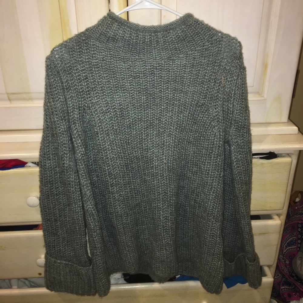 American threads gray thick knit sweater