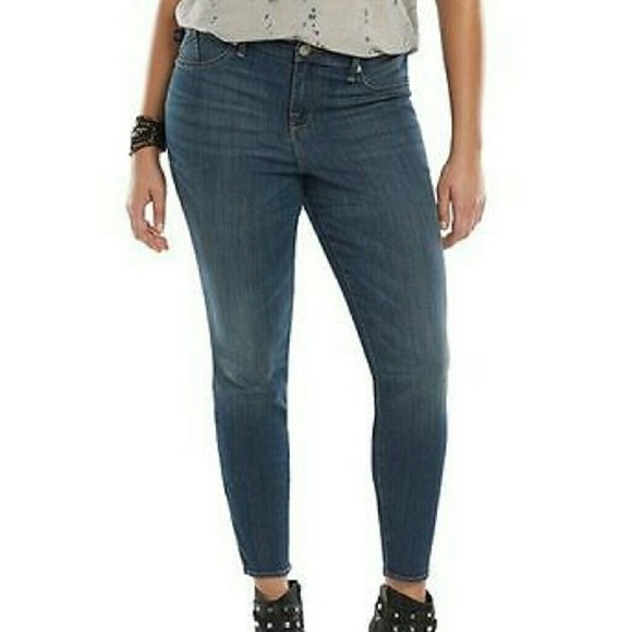 Rock & Republic Denim - Rock & Republic Mid-Rise Legging Jeans