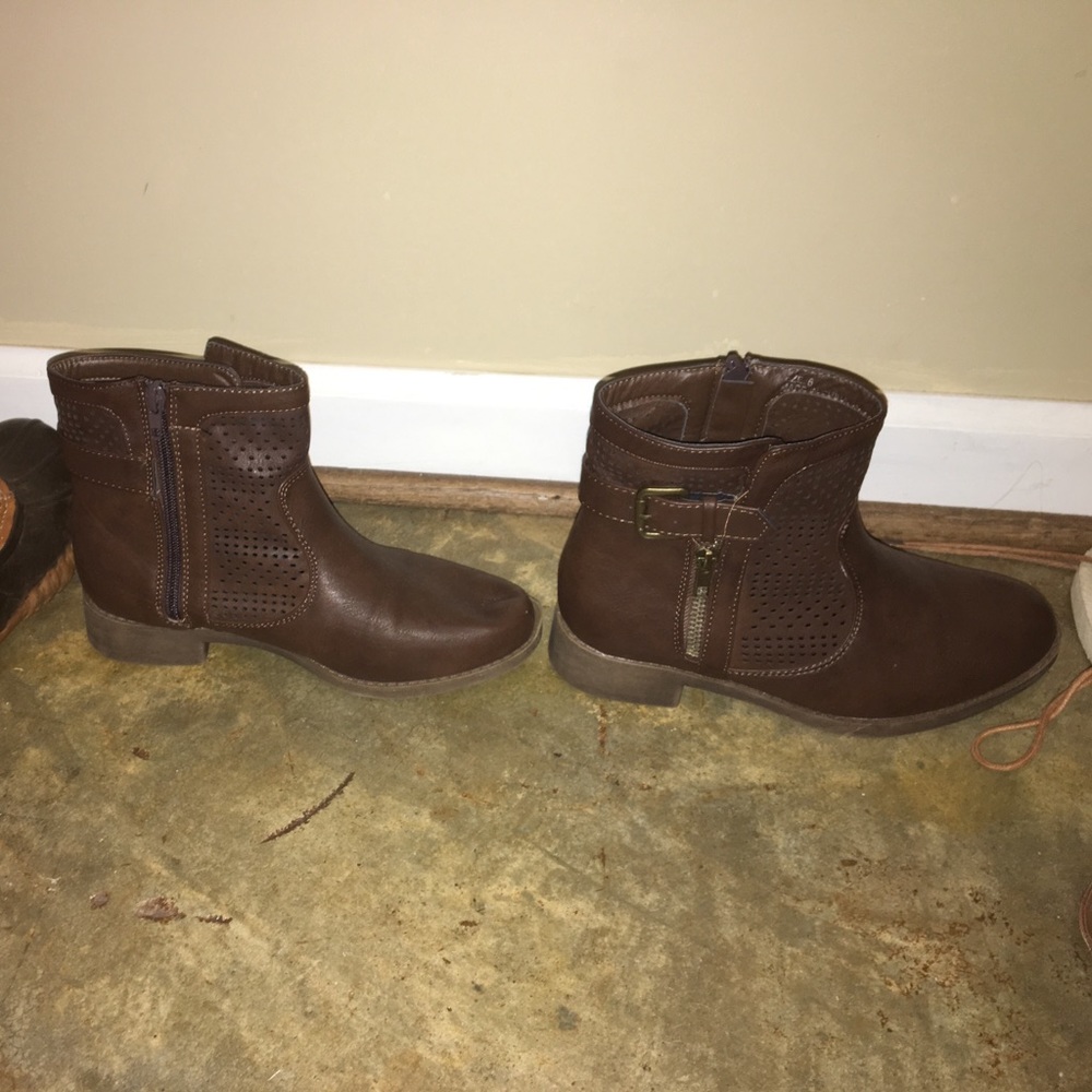 Brown ankle booties!!