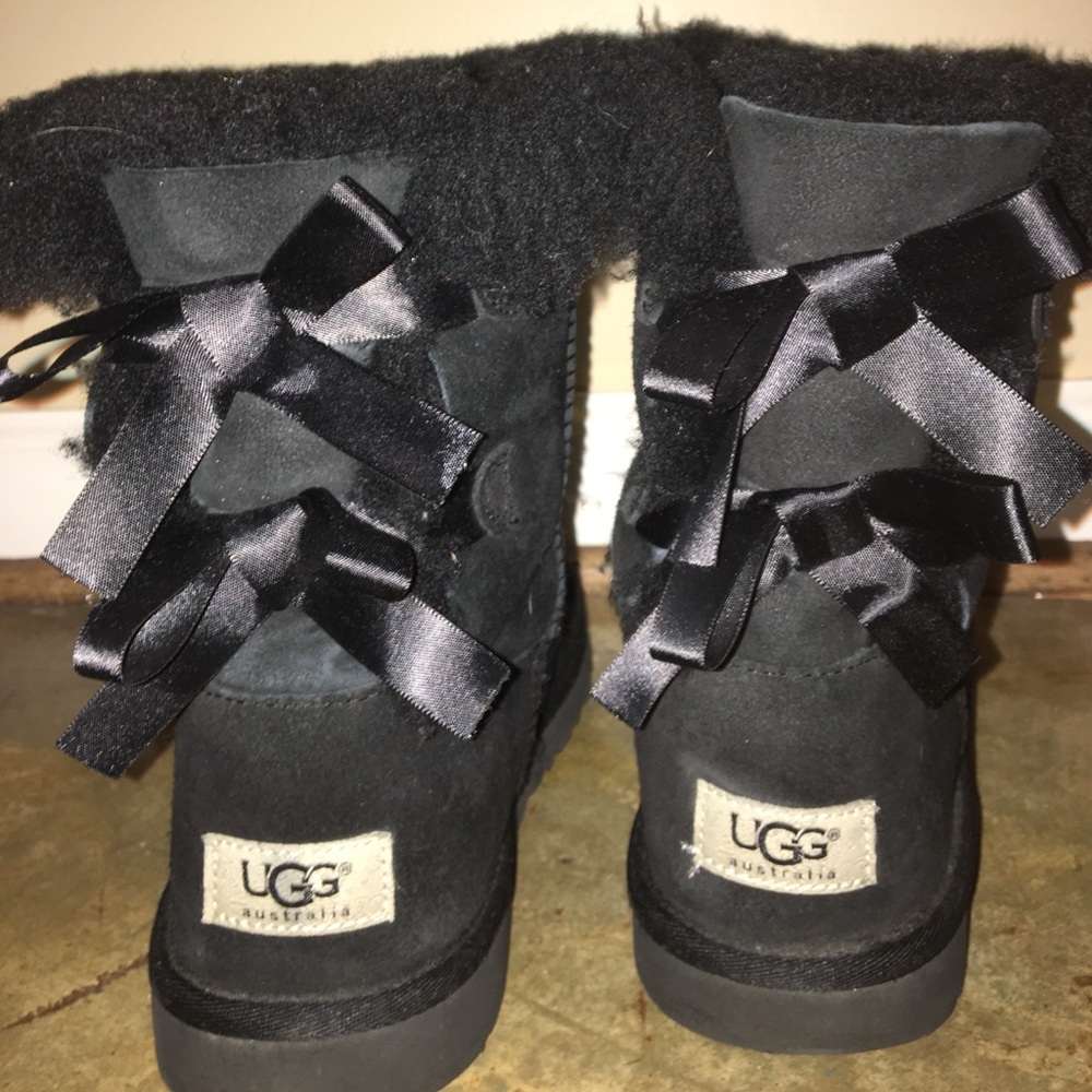 Black bow uggs!
