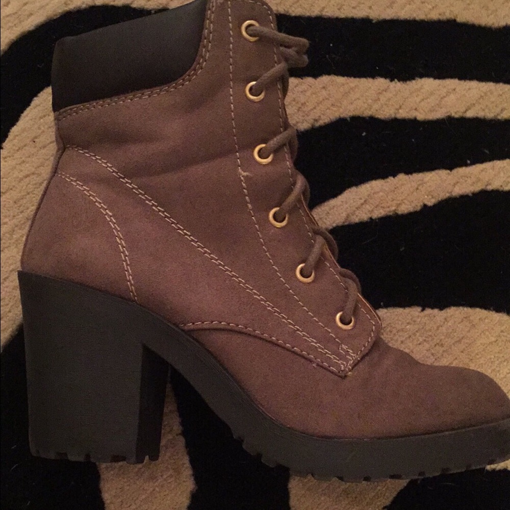 Heeled boots