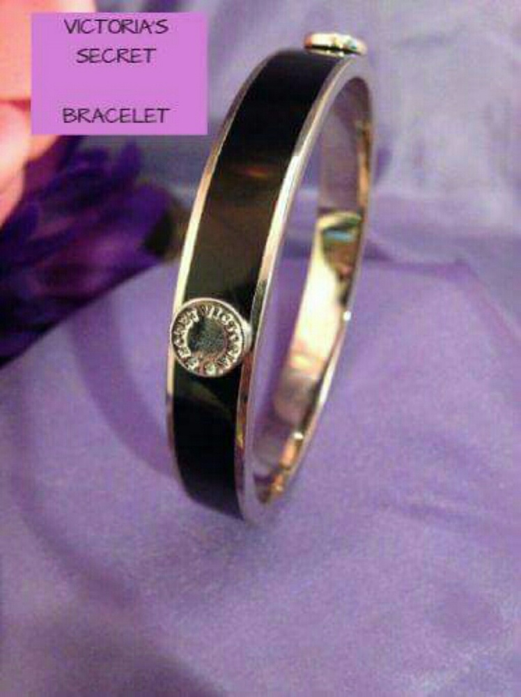 💗💜Victoria's Secret Logo Bracelet Black  Gold