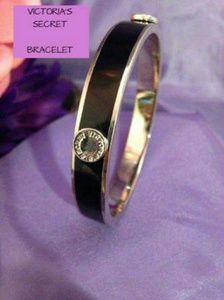💗💜Victoria's Secret Logo Bracelet Black  Gold