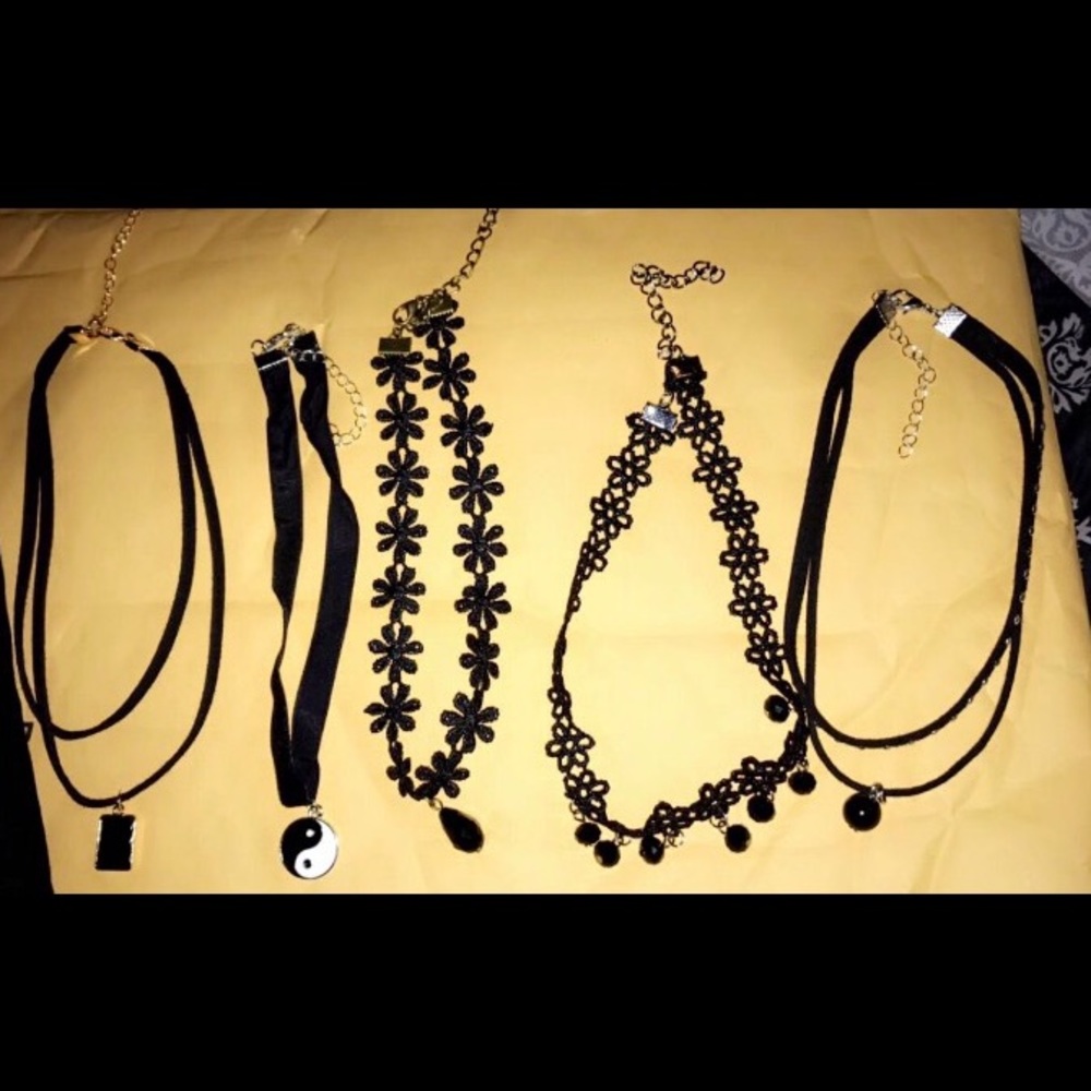 Set of 5 chokers