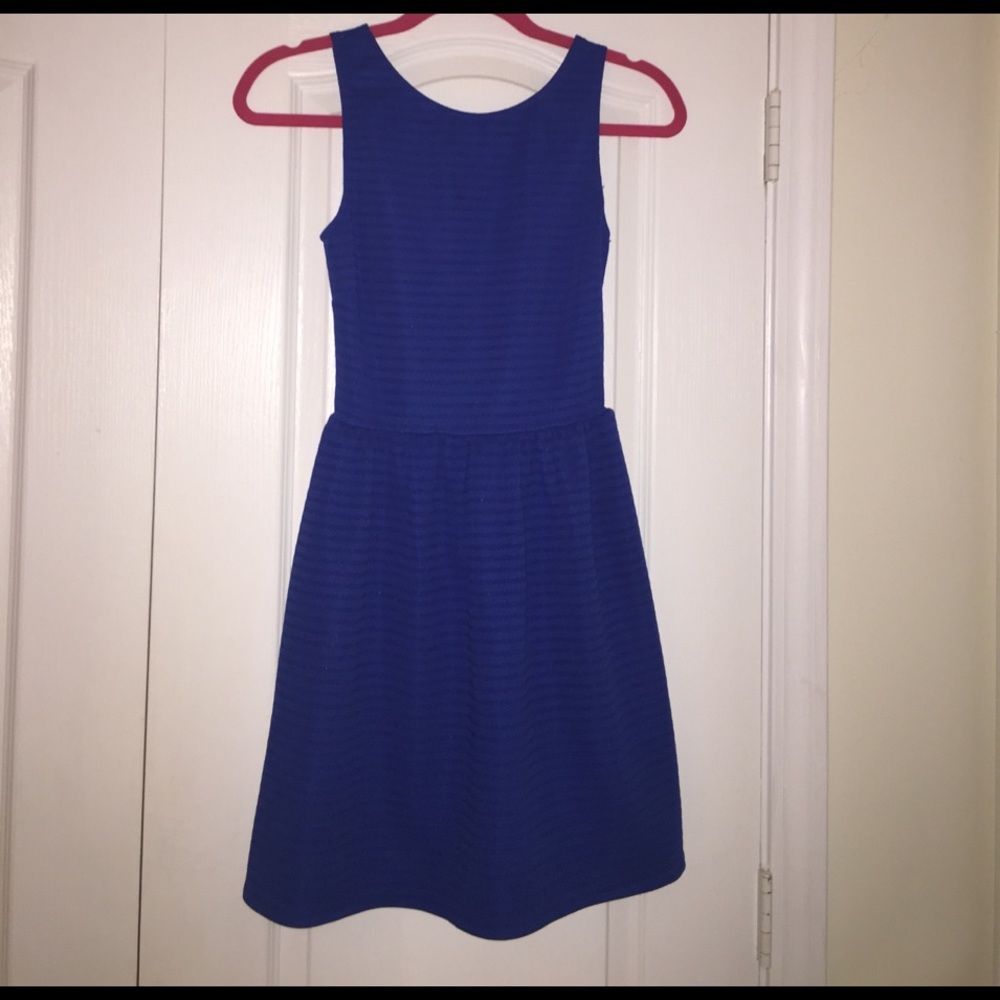 blue dress
