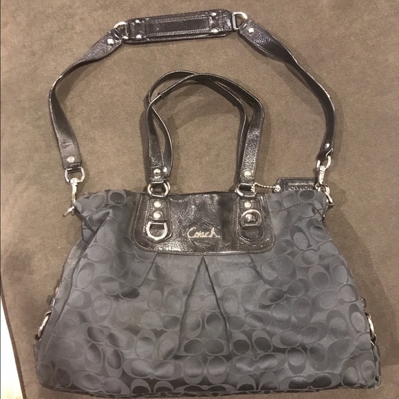 Coach Purse 👛✨ - Picture 2 of 3