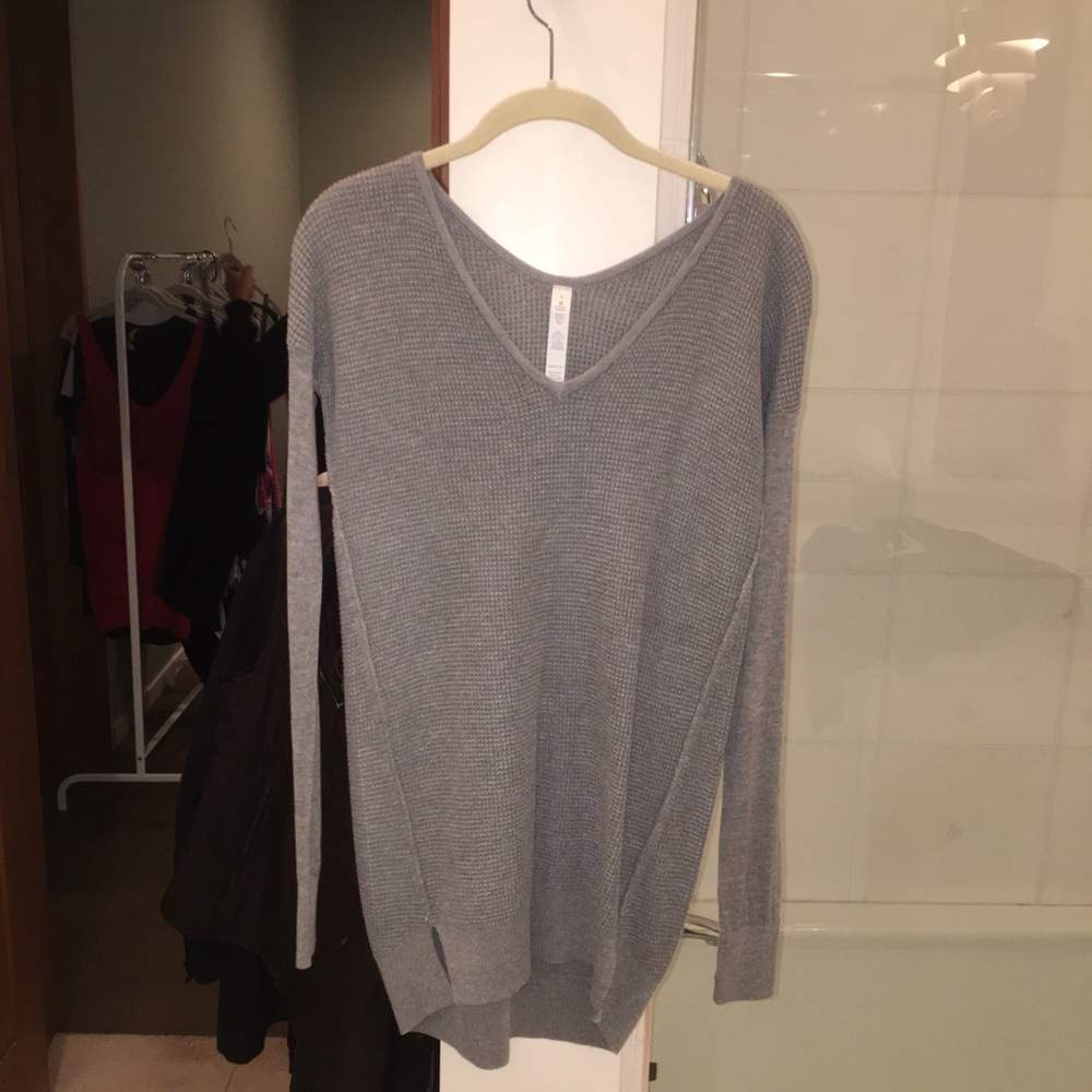 Lululemon light gray long sleeve v-neck sweater