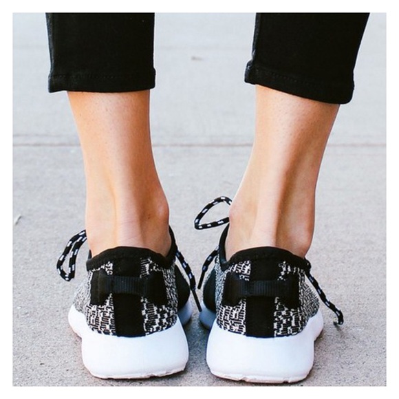 LAST ONE- Size 8.5, Comfy Slip On Sneakers - Picture 2 of 3