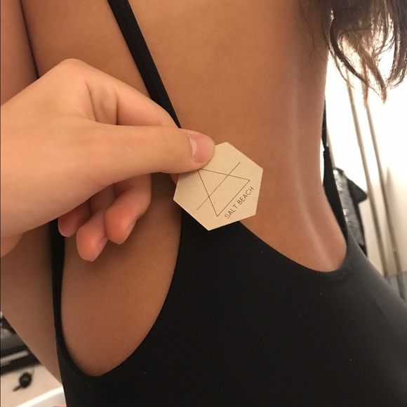 Sexy One Piece - Picture 3 of 4