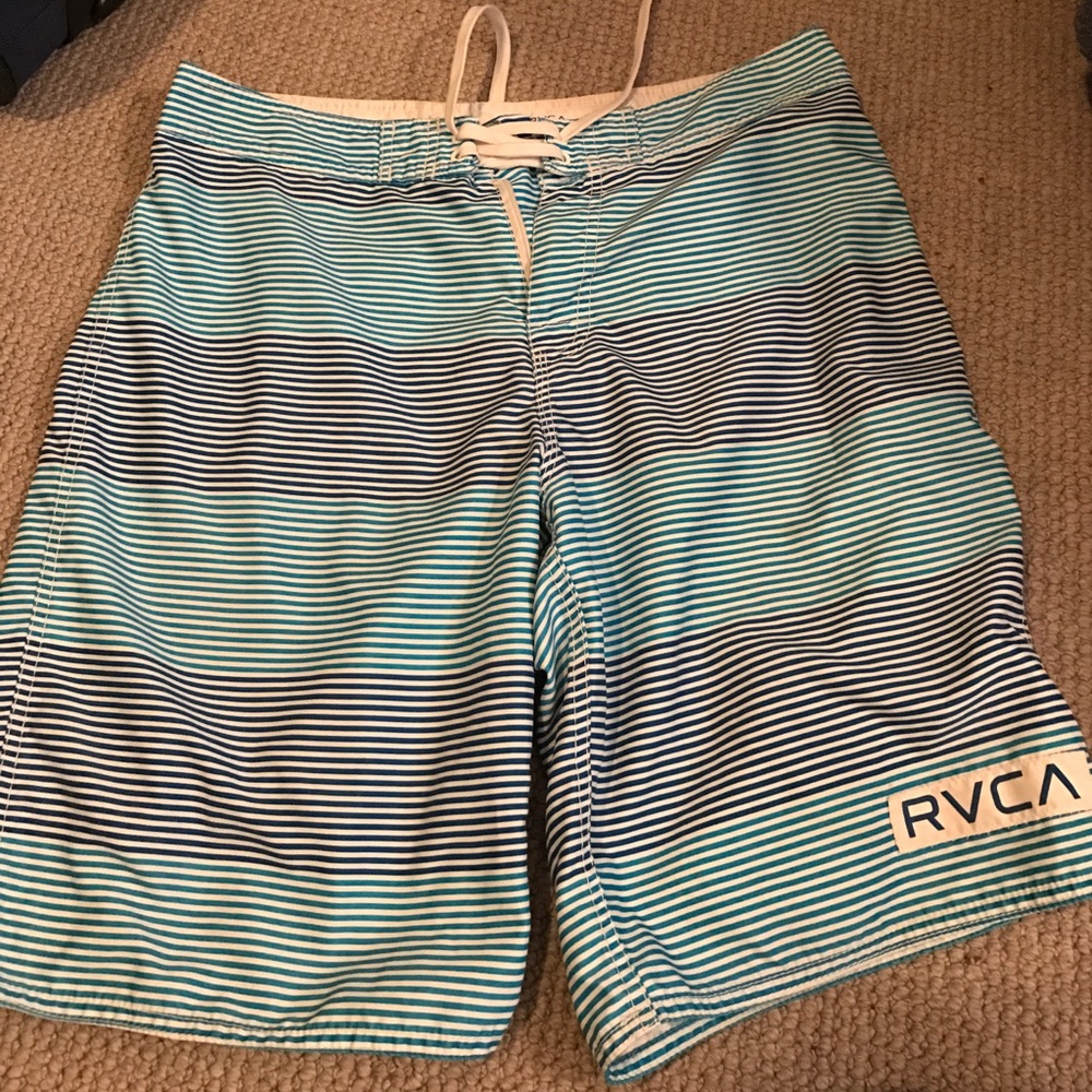 Mens RVCA board shorts size 32 in great shape