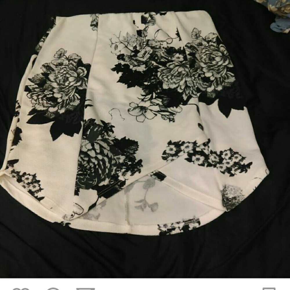 Windsor floral asymmetrical hem skirt