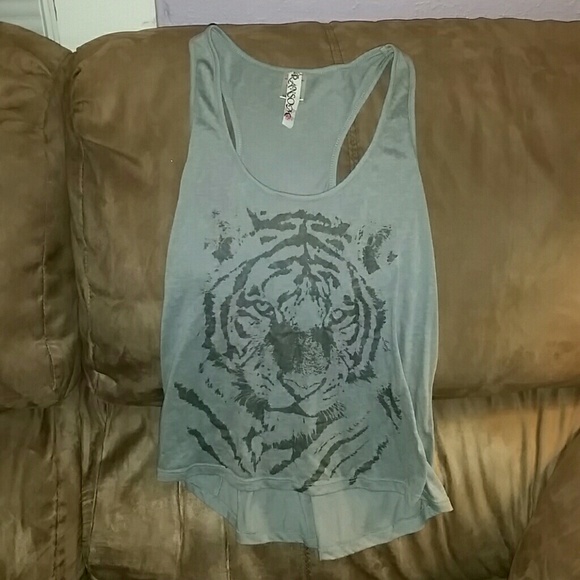 Crop top - Picture 1 of 2