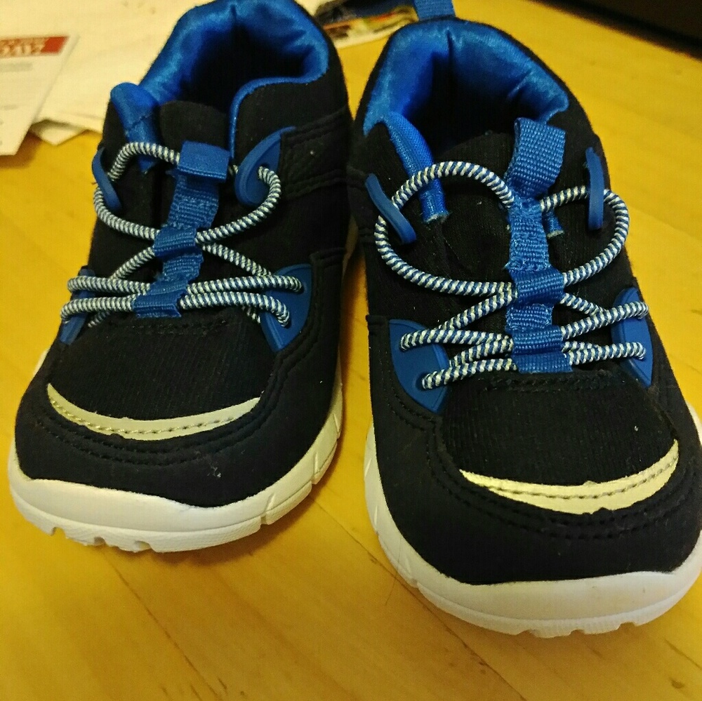 New without tag carters baby boy toddler shoe sz 8