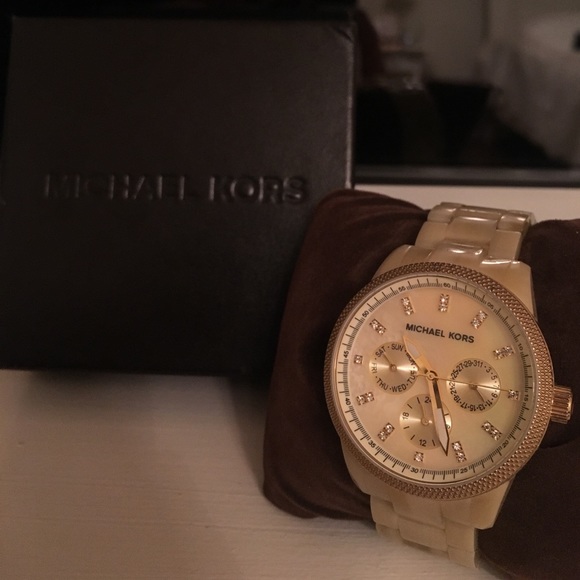 Michael Kors Gold Watch - Picture 5 of 5