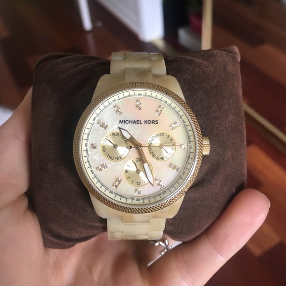 Michael Kors Gold Watch - Picture 1 of 5