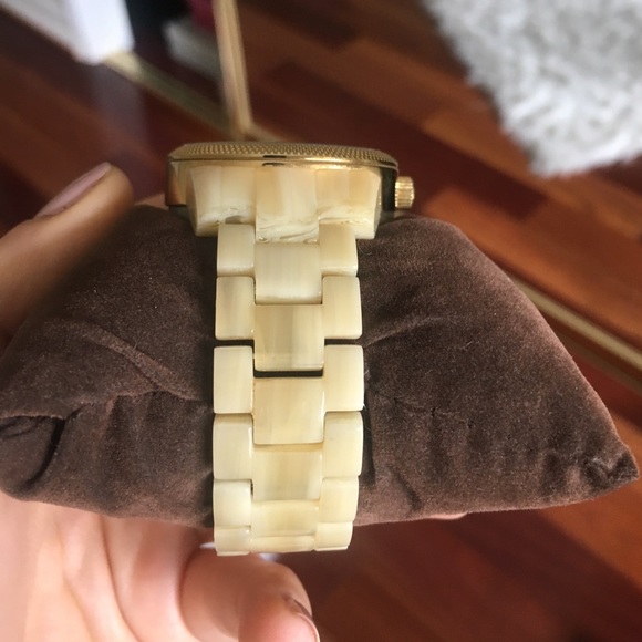 Michael Kors Gold Watch - Picture 4 of 5