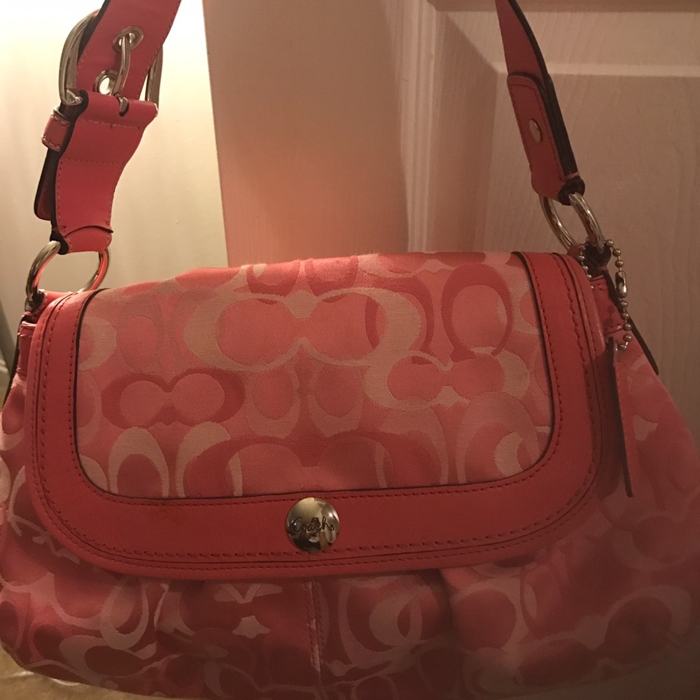 LIKE NEW SIGNATURE COACH PURSE 👛!!!!