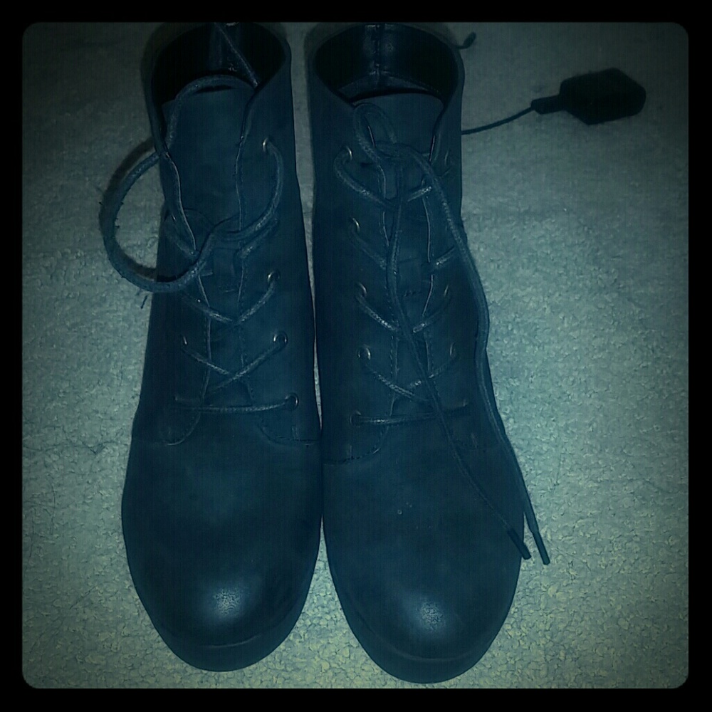 Mossimo Susan Black Platform Boots