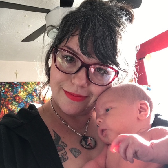 Meet your Posher, Amanda - Picture 4 of 4