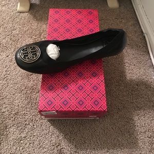 BRAND NEW Tory Butch Caroline Flat in Black Sz 10