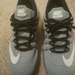 Nike air max flyknit running shoes